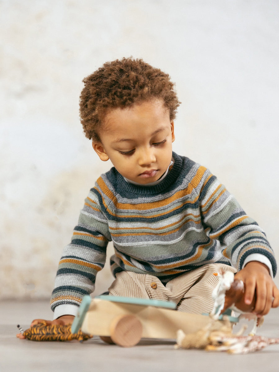 Knitted sweater with embossed stripes