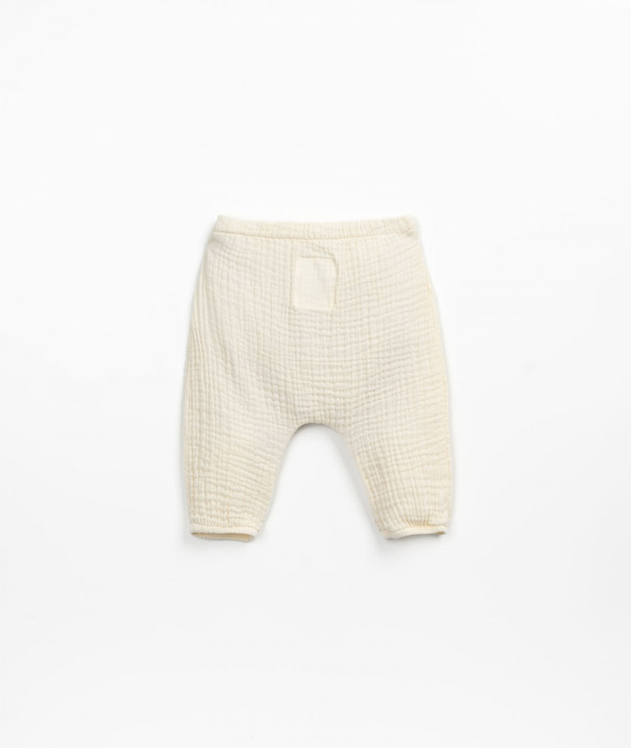 Woven trousers with decorative coconut button - Off white