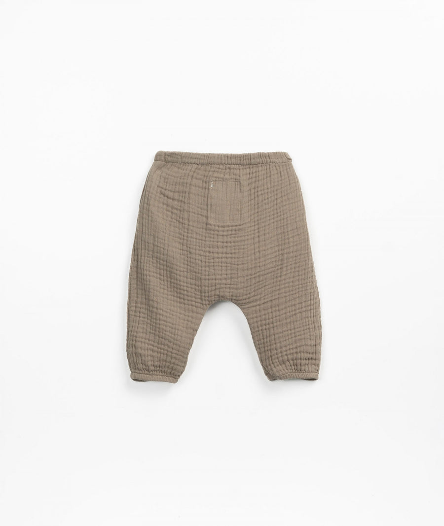 Woven trousers with decorative coconut button - Brown