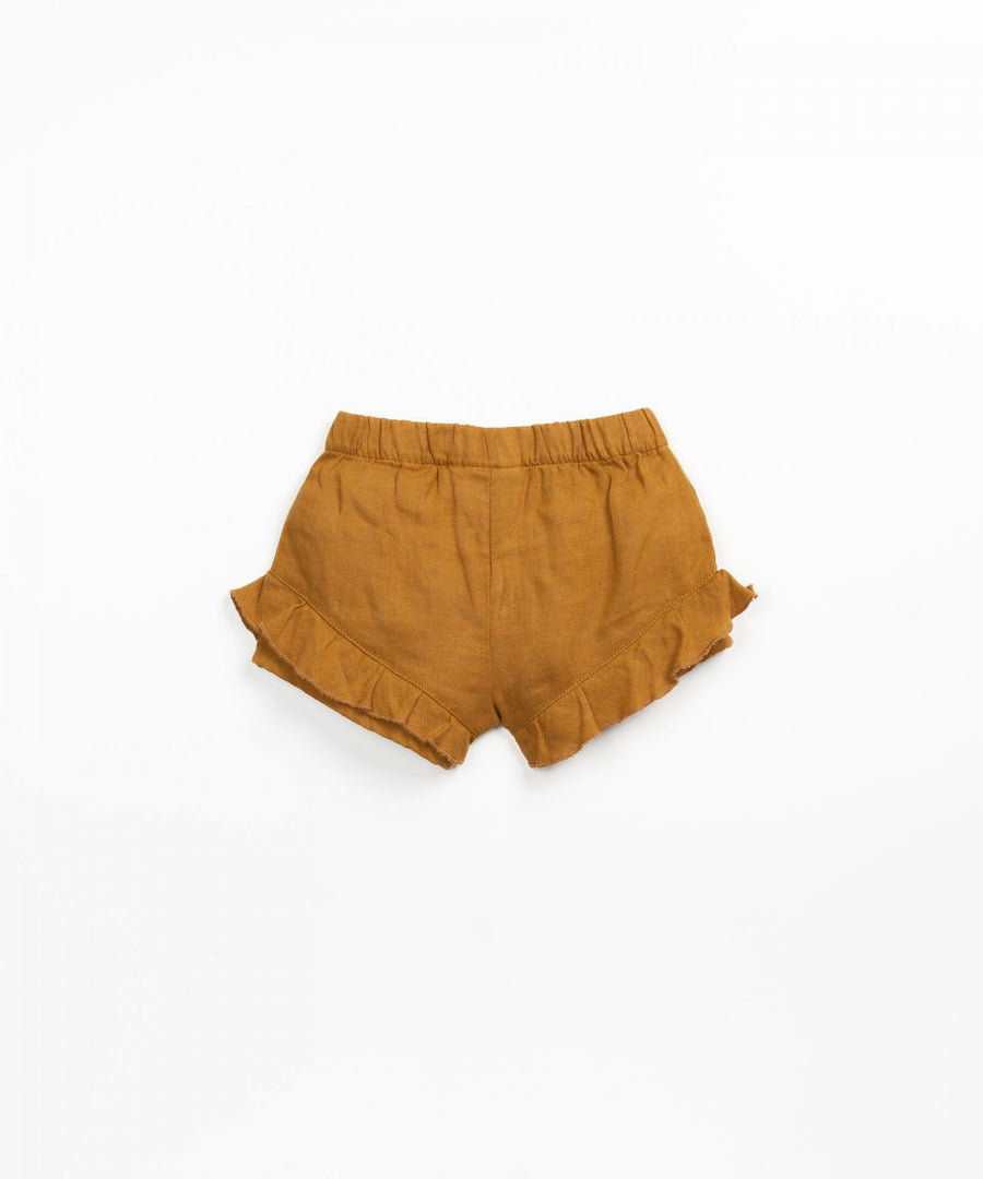 Linen shorts with ruffles - Camel