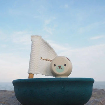 Sailing Boat - Polar Bear