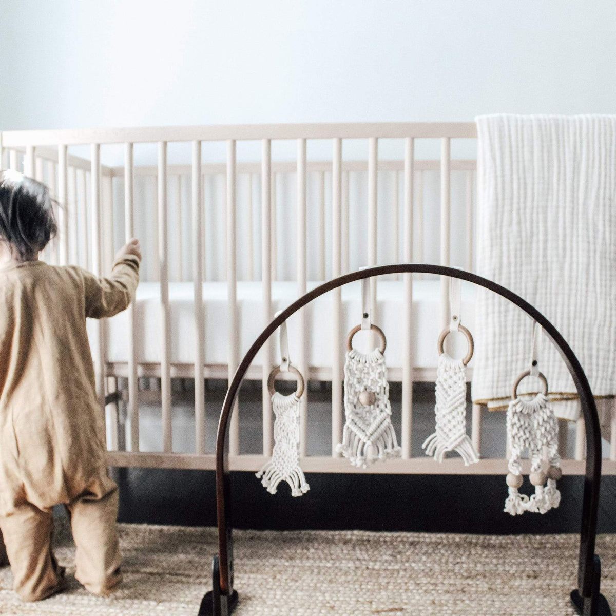 Finn + Emma - Play Gym / Macrame Dark