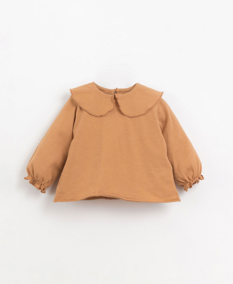 Long sleeved T-shirt with collar