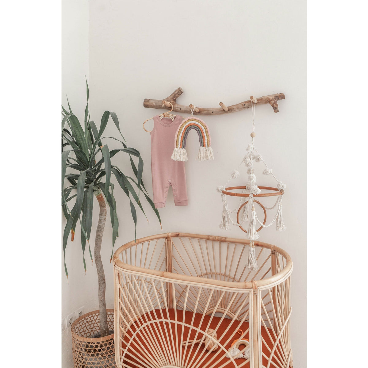 Pom Pom Natural Baby Mobile