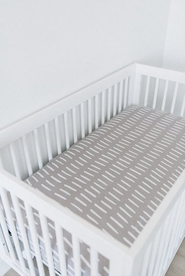 Mebie Baby Fitted Crib Sheet - Grey Dash